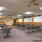 Super 8 By Wyndham Sturgis 