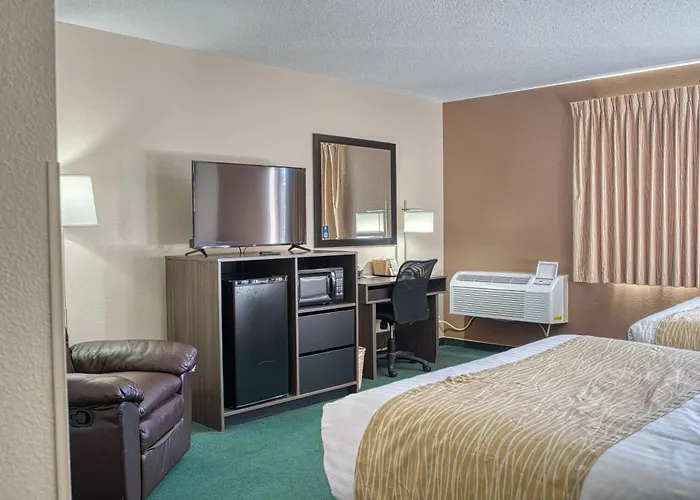 Super 8 By Wyndham Sturgis