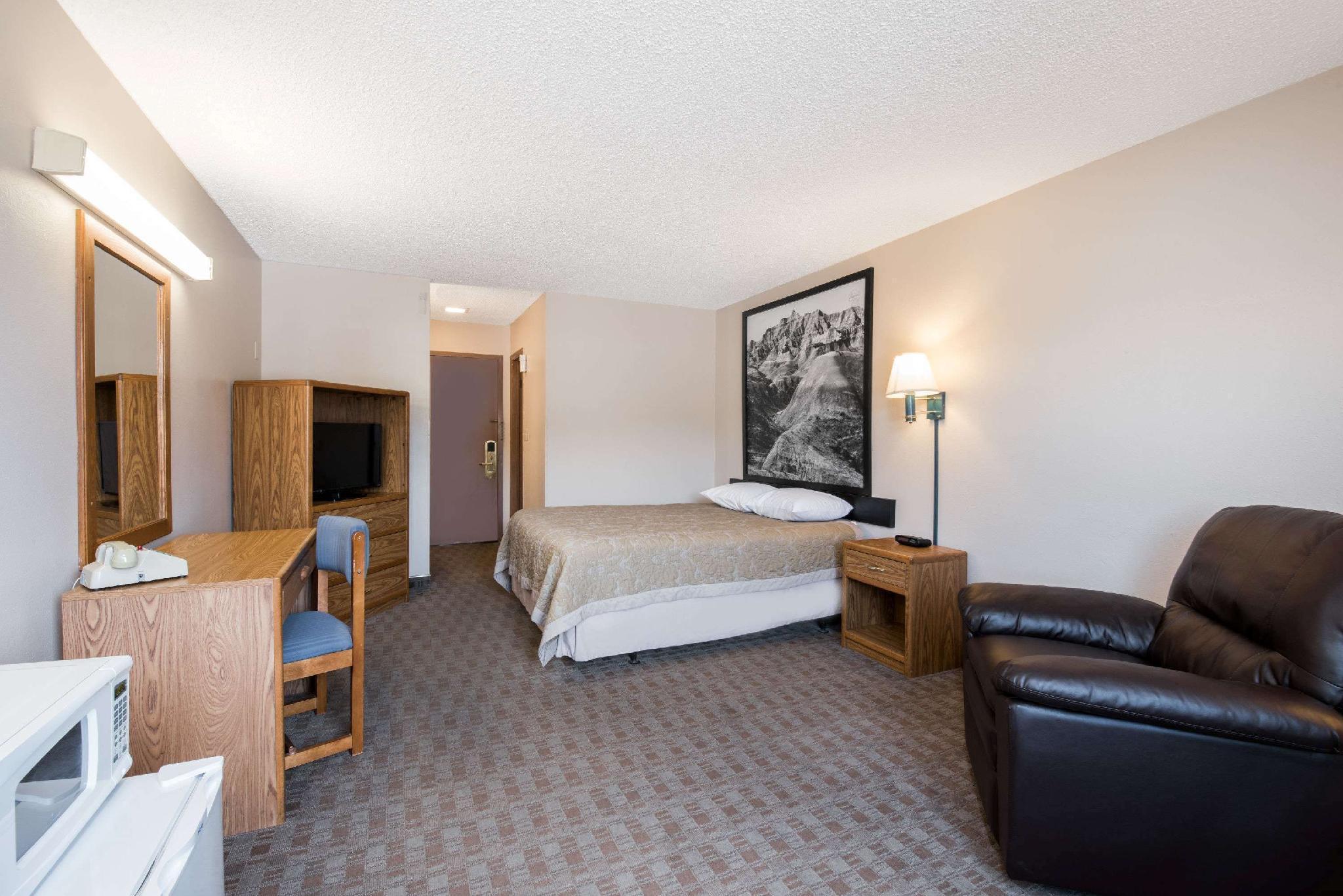 Super 8 By Wyndham Sturgis