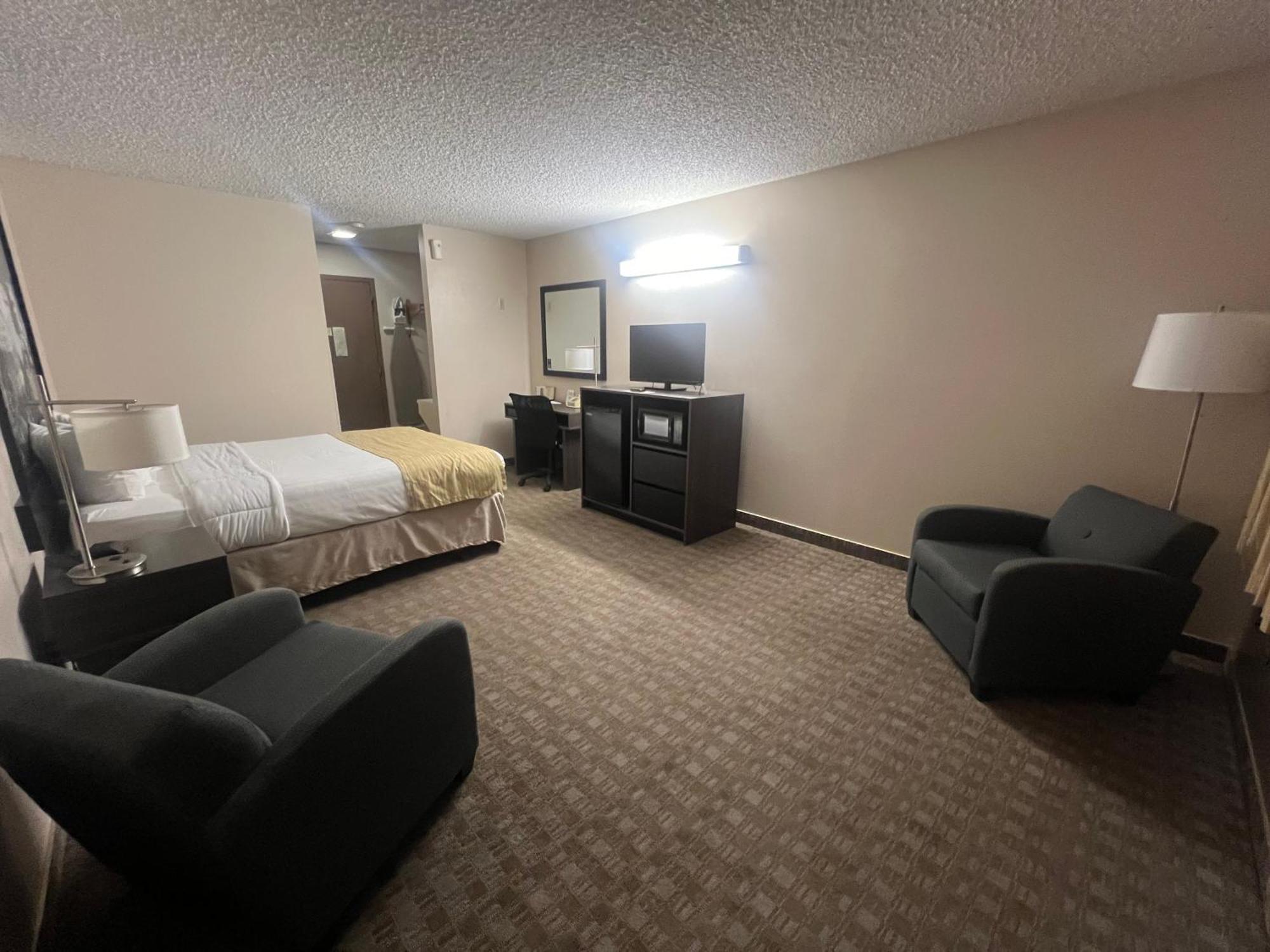 Super 8 By Wyndham Sturgis