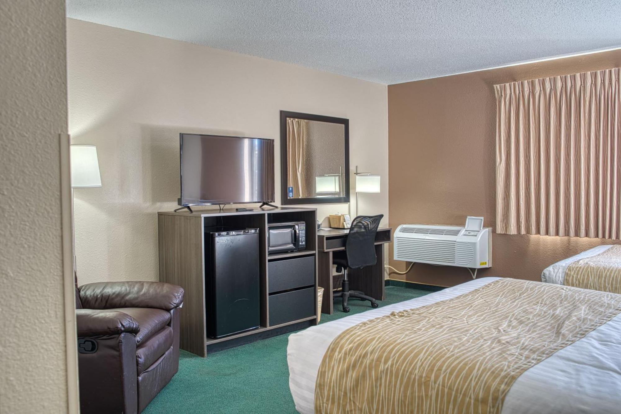 Super 8 By Wyndham Hotel