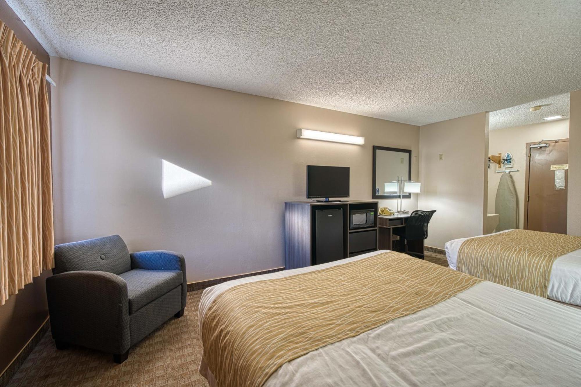 Super 8 By Wyndham Hotel 2*