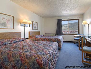 Super 8 By Wyndham Sturgis